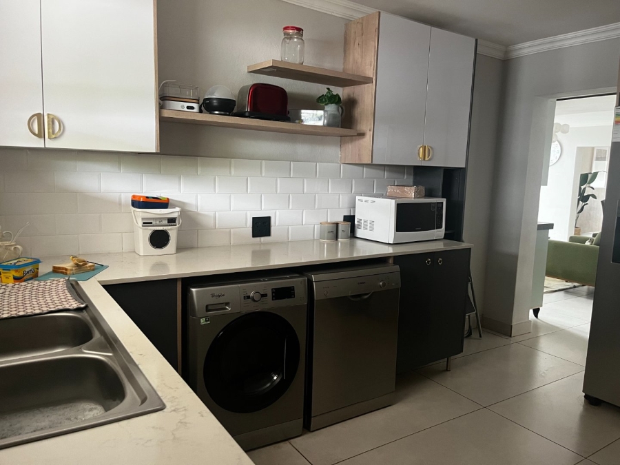 To Let 6 Bedroom Property for Rent in Seasons Lifestyle Estate North West